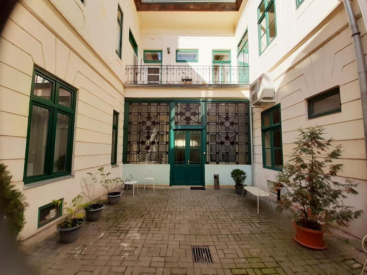 Entrez Apartment 3 - Historical Centre Кошице Экстерьер фото